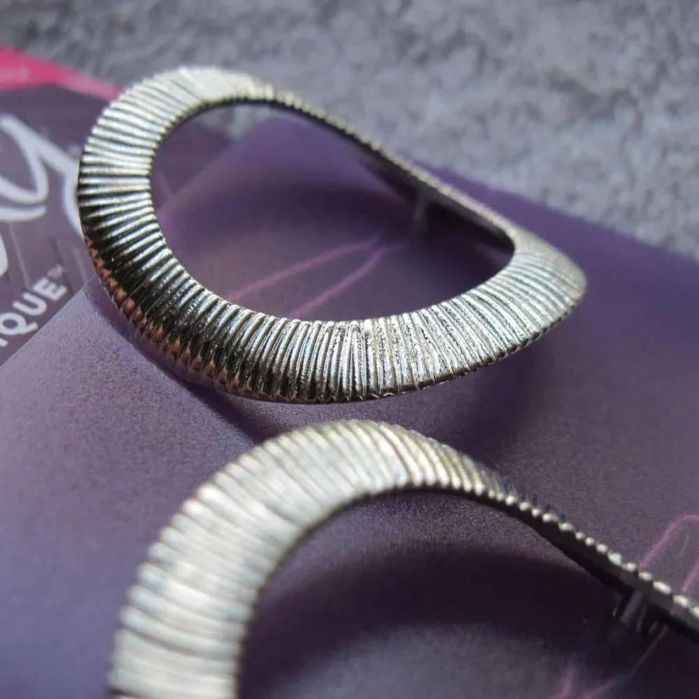 2 Goody Boutique Oval Textured Metal Hair Barrettes Secure Back Clips Stay Tight